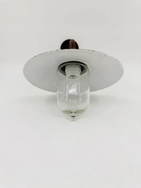 Illustration numéro 3 du produit Lampe de cour