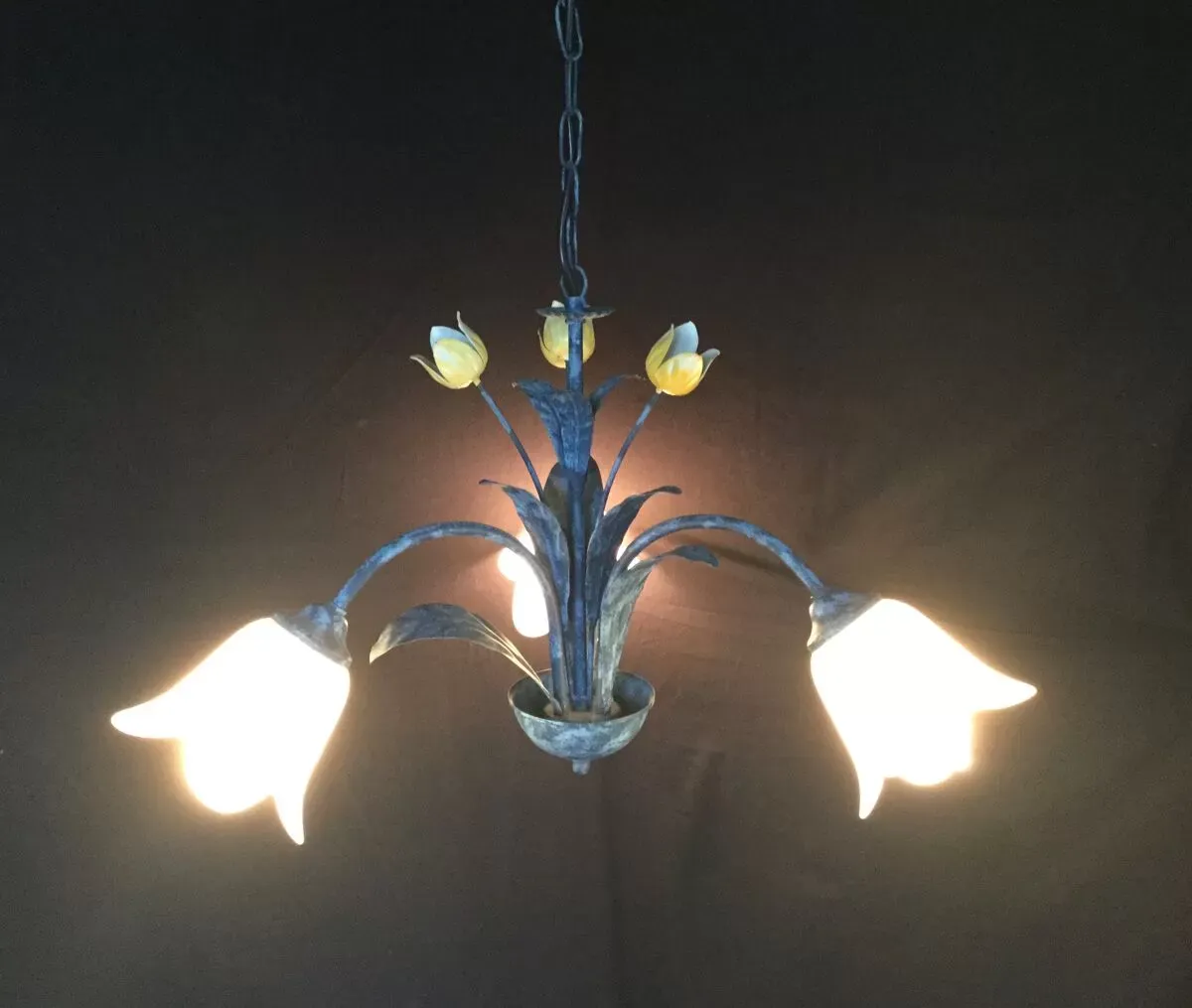 Illustration numéro 3 du produit Lustre 3 lumières bleu à fleurs