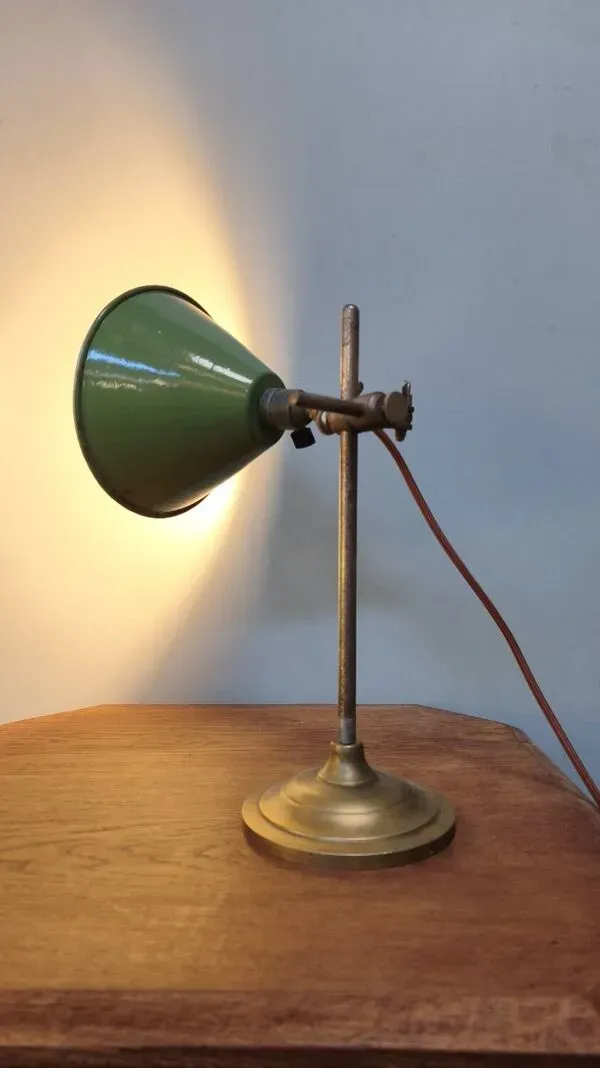 Illustration numéro 3 du produit Lampe de bureau industrielle vintage 1930