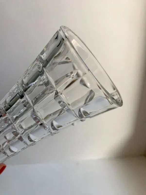 Illustration numéro 3 du produit vase sur pieds en verre cristal moulé art déco