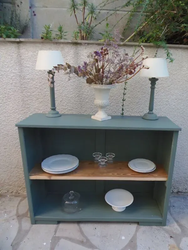 Illustration numéro 3 du produit Meuble de métier vintage transformé en bibliothèque, vaisselier vert fumé.