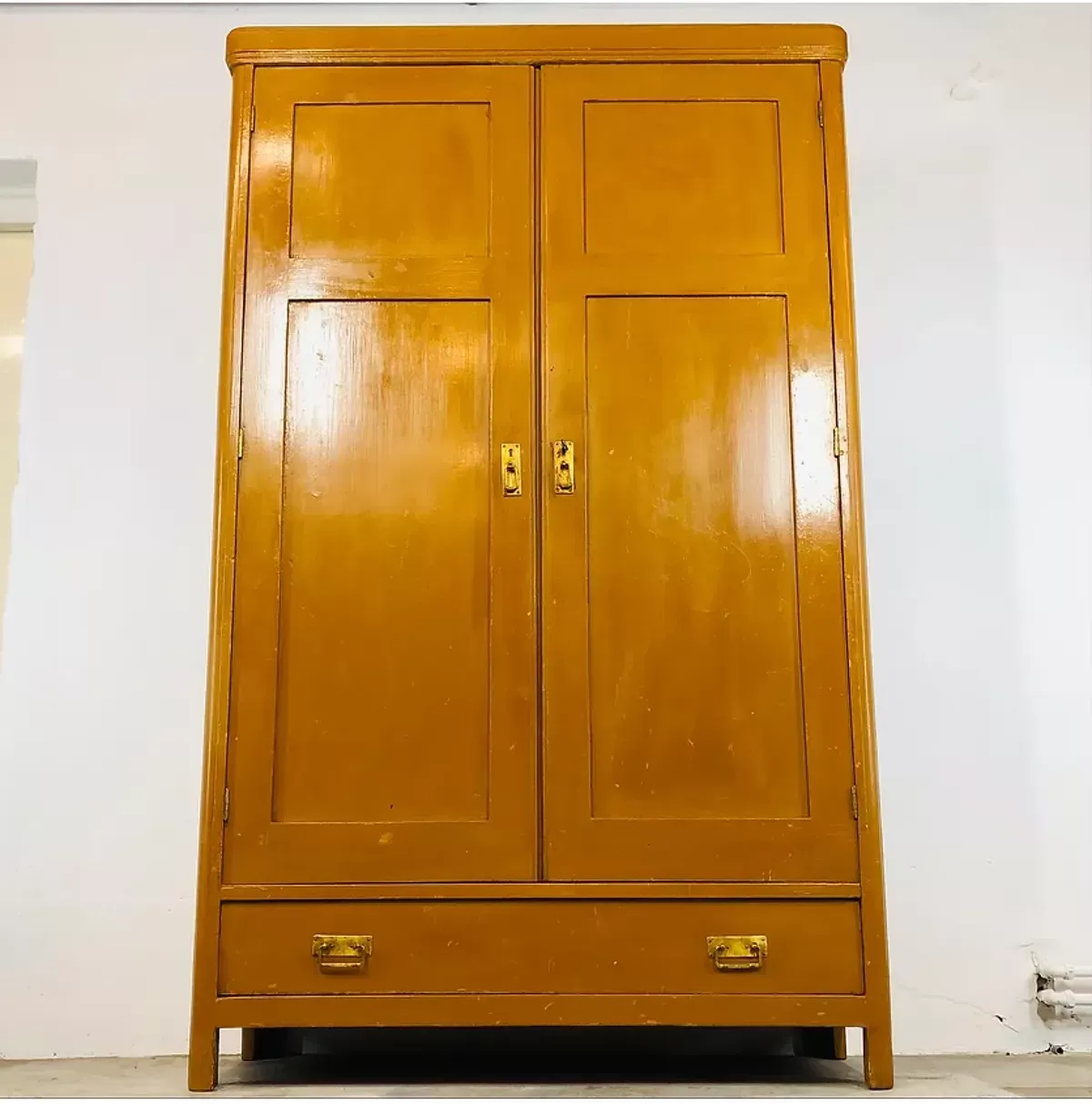 Illustration numéro 3 du produit Armoire en bois