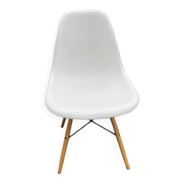 Illustration numéro 3 du produit 6 chaises DSW Vitra blanches