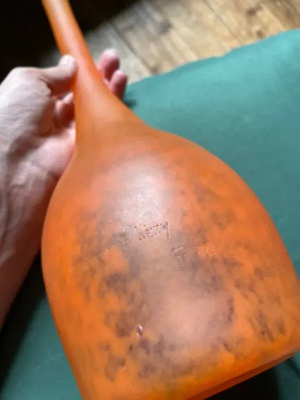 Illustration numéro 3 du produit Grand soliflore Daum Nancy - verre soufflé marmoréen orange - H=41cm