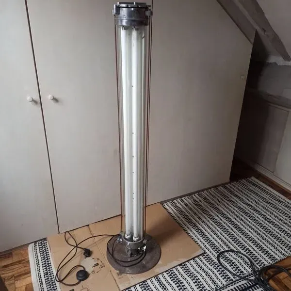 Illustration numéro 3 du produit Lampe à poser