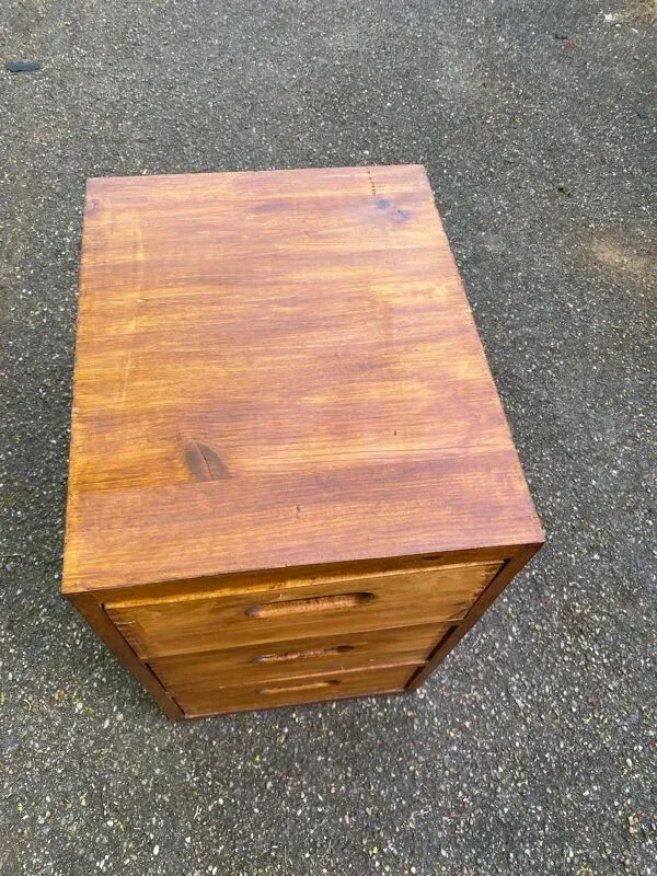 Illustration numéro 3 du produit Commode scandinave en bois massif type meuble de métier
