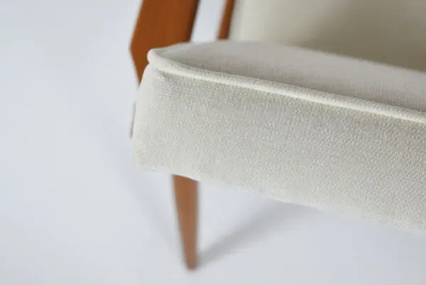 Illustration numéro 3 du produit Fauteuil d’origine vintage « Fox » conçu par H. Lis années 1970, tissu beige, entièrement rénové