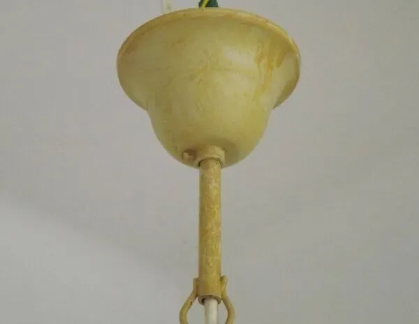 Illustration numéro 3 du produit Lustre vintage français à 3 lumières en métal vert feuille avec abat-jours en verre 5516