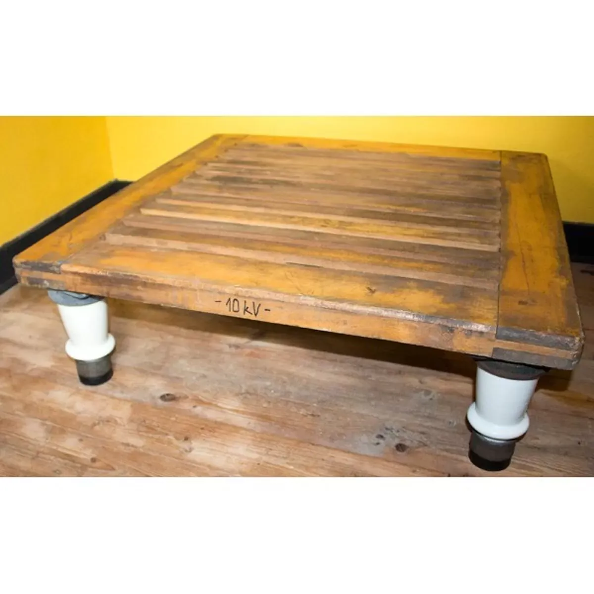 Illustration numéro 3 du produit Table industriel avec pieds en porcelaine