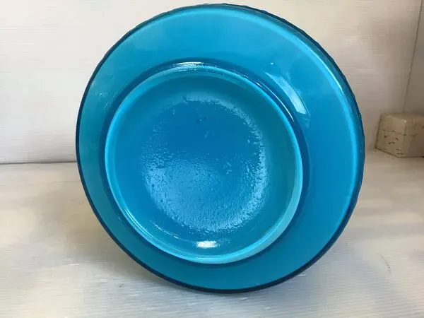 Illustration numéro 3 du produit Vase en opaline bleue Italy