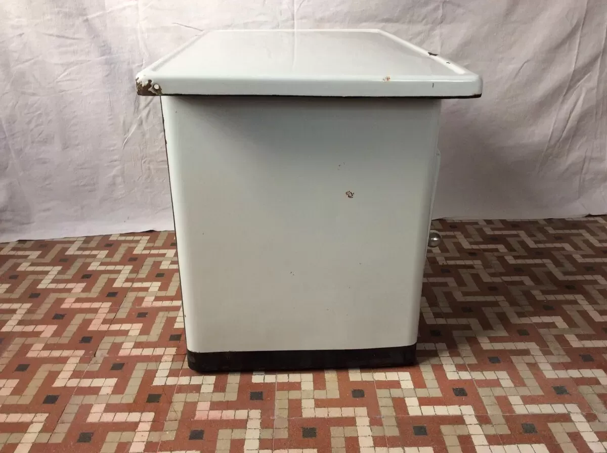 Illustration numéro 3 du produit Buffet vintage