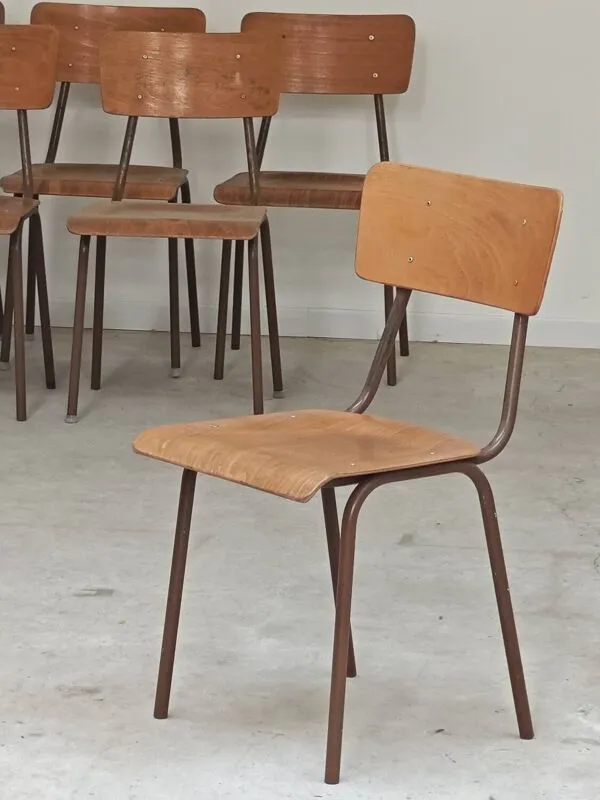 Illustration numéro 3 du produit Lot de 6 chaises d'école tchèque métal et bois Kovona style bistrot
