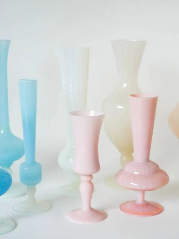 Illustration numéro 3 du produit Grand vase en opaline, rose pâle, 1960