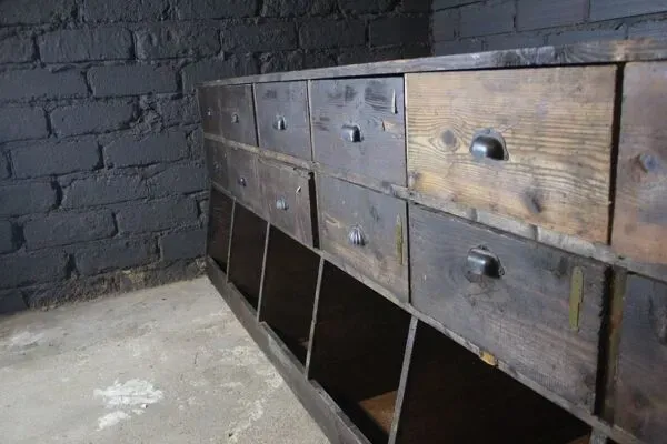 Illustration numéro 3 du produit Meuble de métier double face de coutelier