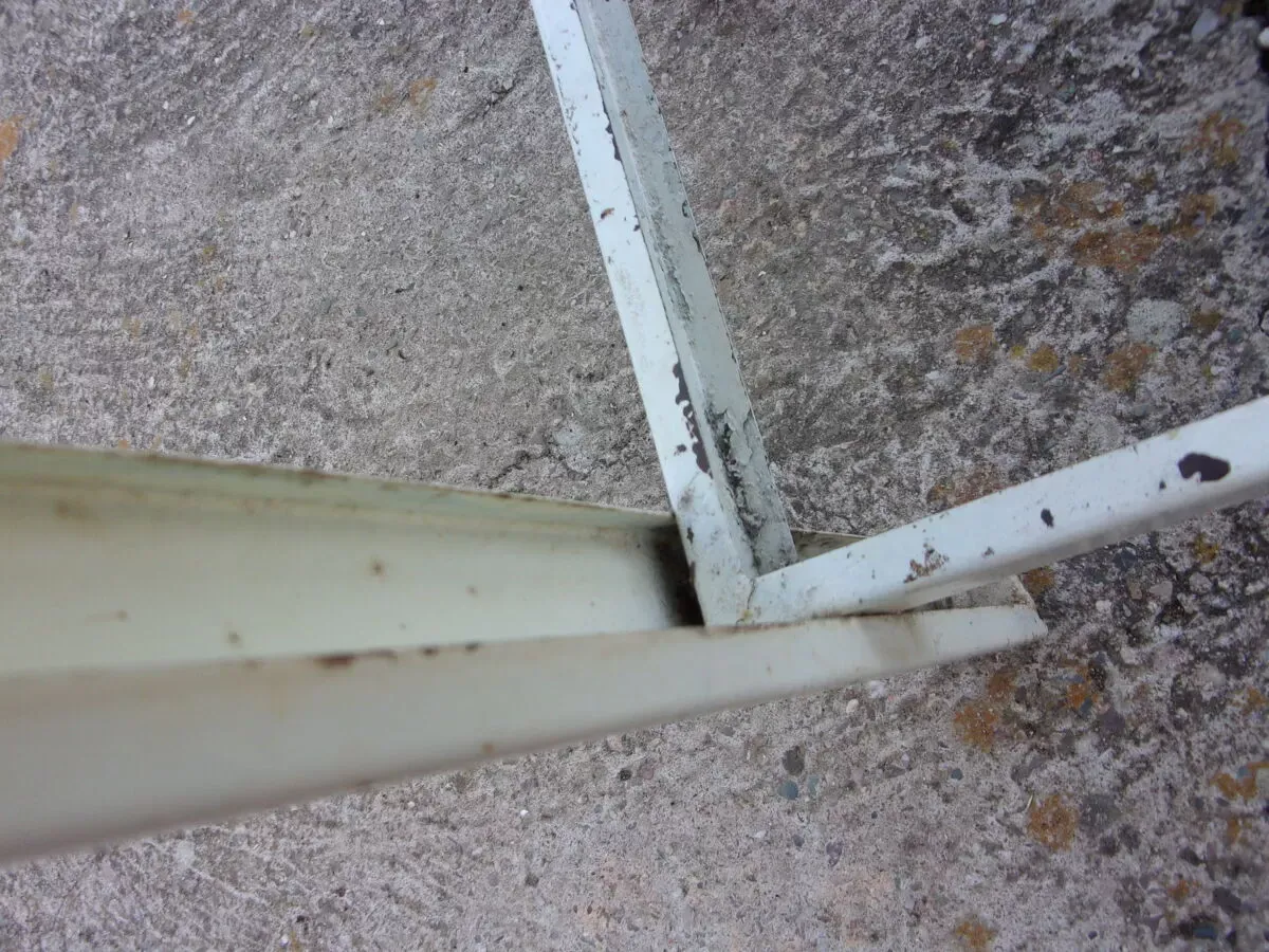 Illustration numéro 3 du produit Tabouret d'atelier en fer tole industriel 1950/1960