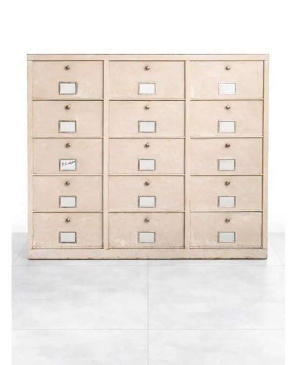 Illustration numéro 3 du produit Meuble de métier ancien - 15 tiroirs - style industriel