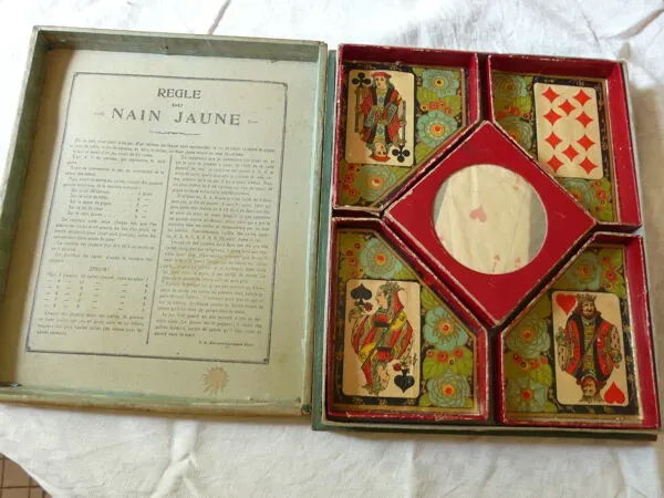 Illustration numéro 3 du produit boîte de jeu de nain jaune en bois années 40 de marque GB