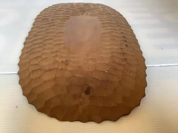 Illustration numéro 3 du produit Plat plateau en bois sculpté style forêt noire