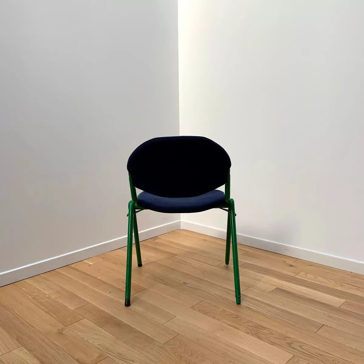 Illustration numéro 3 du produit Chaise vintage années 80