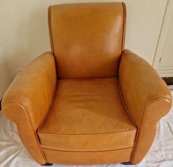 Illustration numéro 3 du produit Fauteuil club vintage en cuir cognac – patine naturelle – style années 70