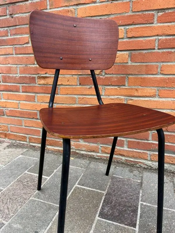 Illustration numéro 3 du produit Chaise vintage