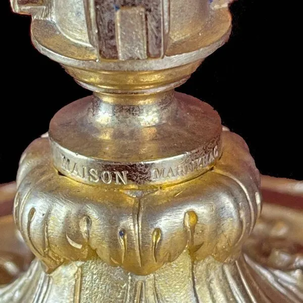 Illustration numéro 3 du produit Paire de bougeoirs en bronze doré et ciselé Maison Marnyhac, 19ème siècle