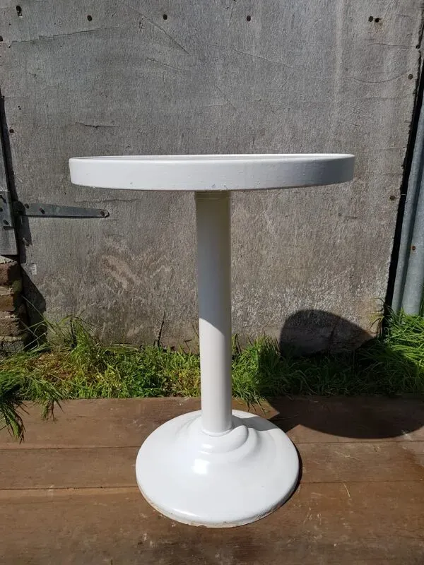 Illustration numéro 3 du produit Lot 4 chaises Tolix T2 & table blanche vintage