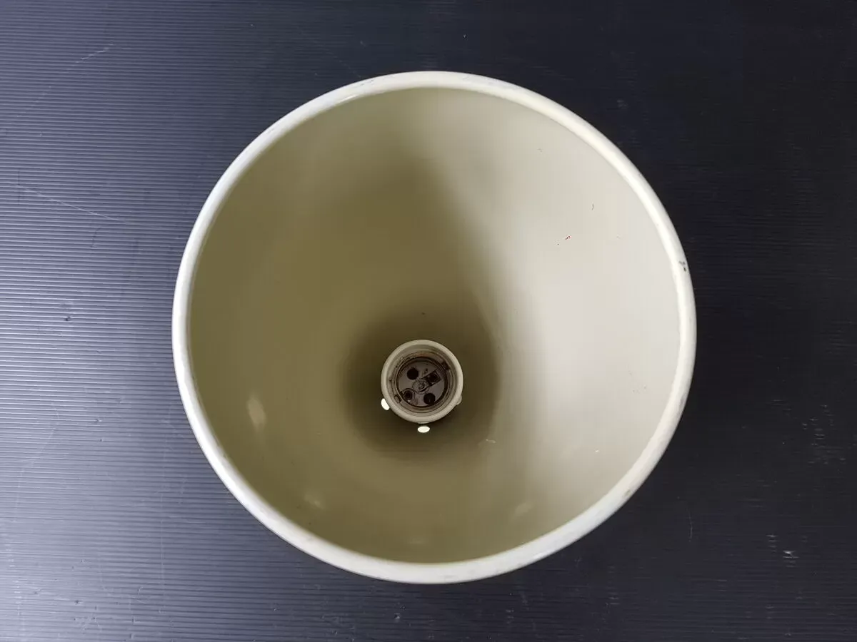 Illustration numéro 3 du produit Spot en tôle beige années 50
