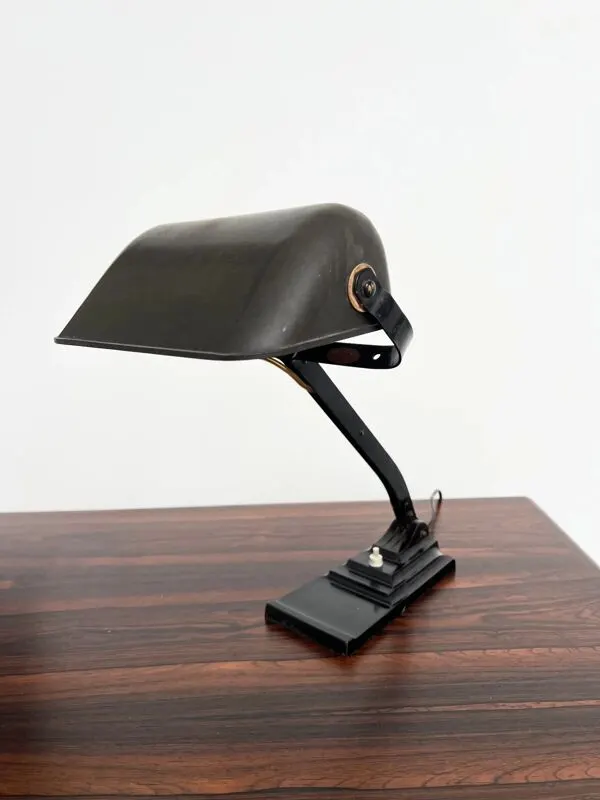Illustration numéro 3 du produit Lampe de bureau articulée ERPE — Métal noir et bakélite, Belgique, années 30-40