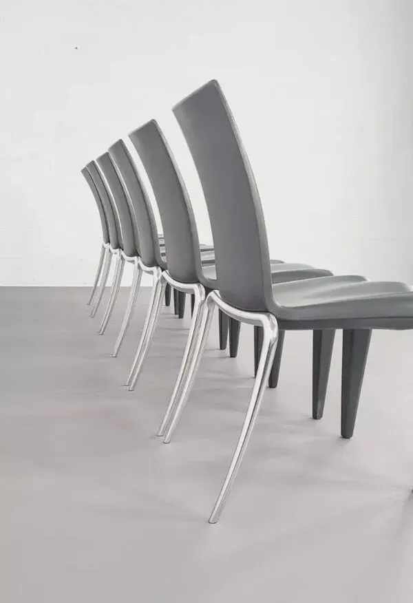 Illustration numéro 3 du produit Suite de 6 chaises Louis 20 design années 90 par Philippe Starck pour Vitra