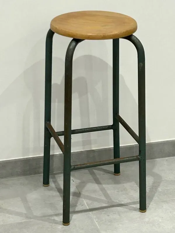 Illustration numéro 3 du produit Tabouret haut industriel bois et fer