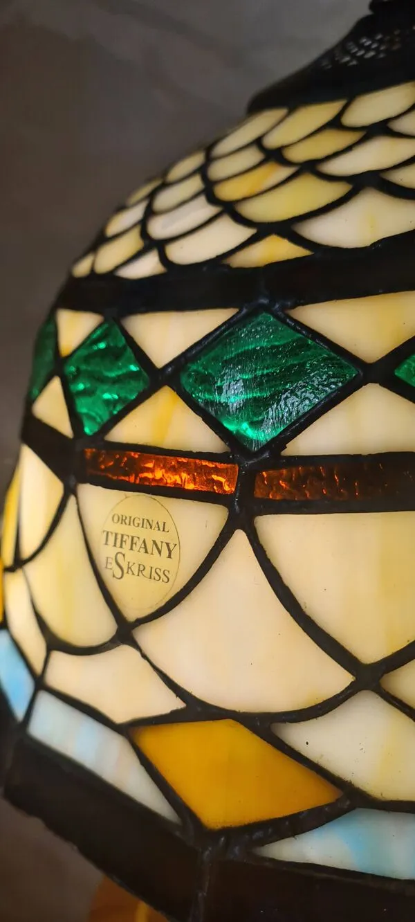 Illustration numéro 3 du produit lampe sous license original tifany  eskriss verre vitrail  49x3 33