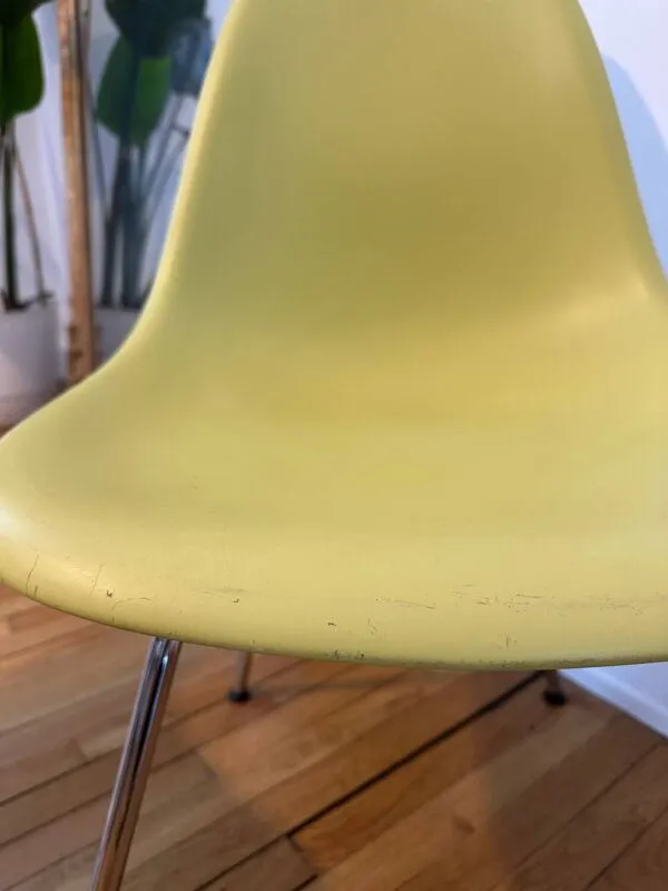 Illustration numéro 3 du produit 2 chaises DSX par Charles & Ray Eames