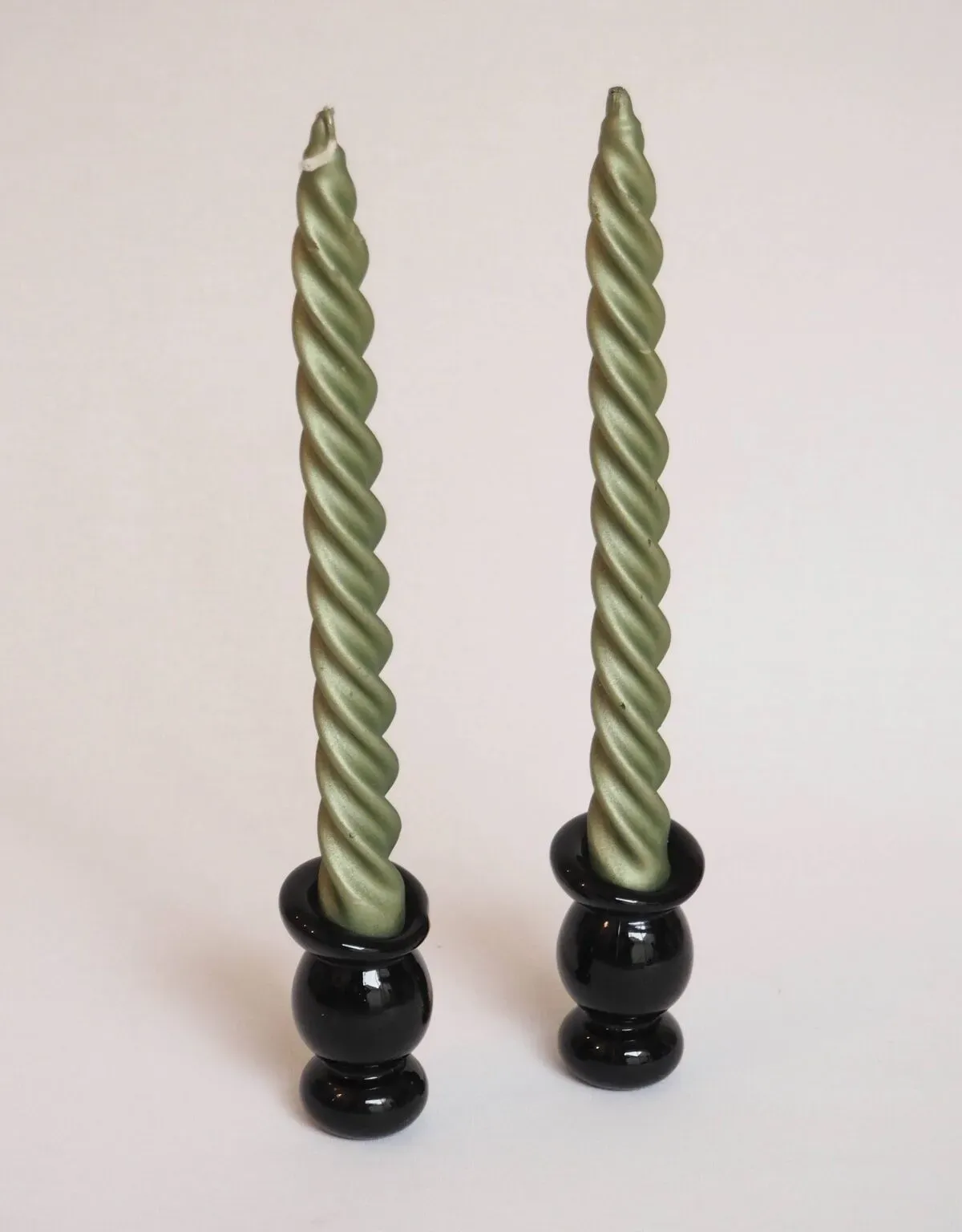 Illustration numéro 3 du produit Paire de bougeoir en verre