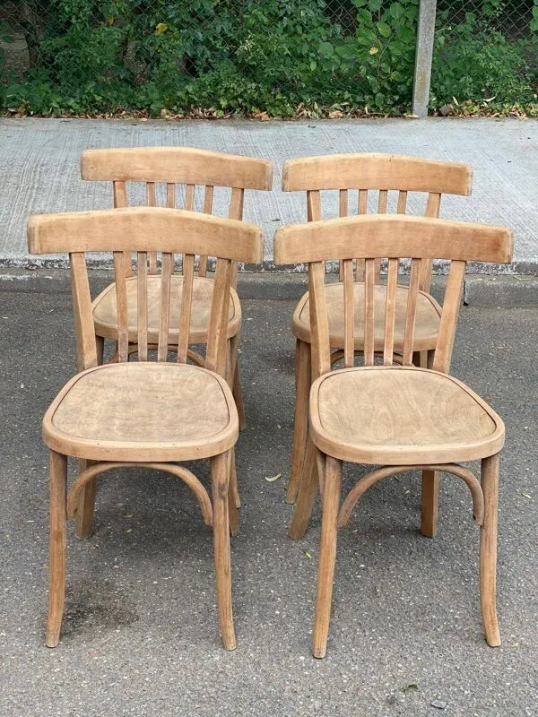 Illustration numéro 3 du produit 4 chaises de bistrot décapées en bois courbé signé Fischel 1920