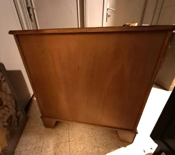 Illustration numéro 3 du produit Comode vernissée à fronton arrondi avec 4 tiroirs de style classique baroque 1880/1900