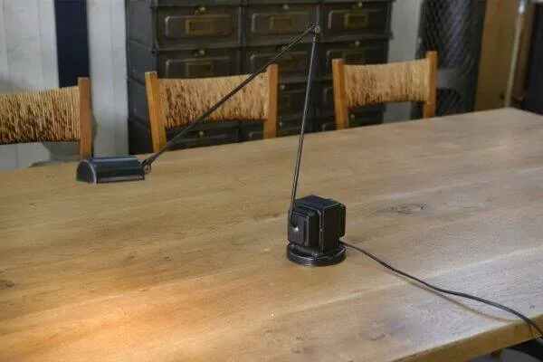 Illustration numéro 3 du produit Lampe design minimaliste modèle « Daphine » par Tommaso CIMINI pour LUMINA 1974’s