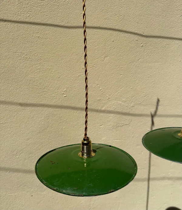 Illustration numéro 3 du produit Trio suspension abat jour vintage tôle émaillée verte et blanche