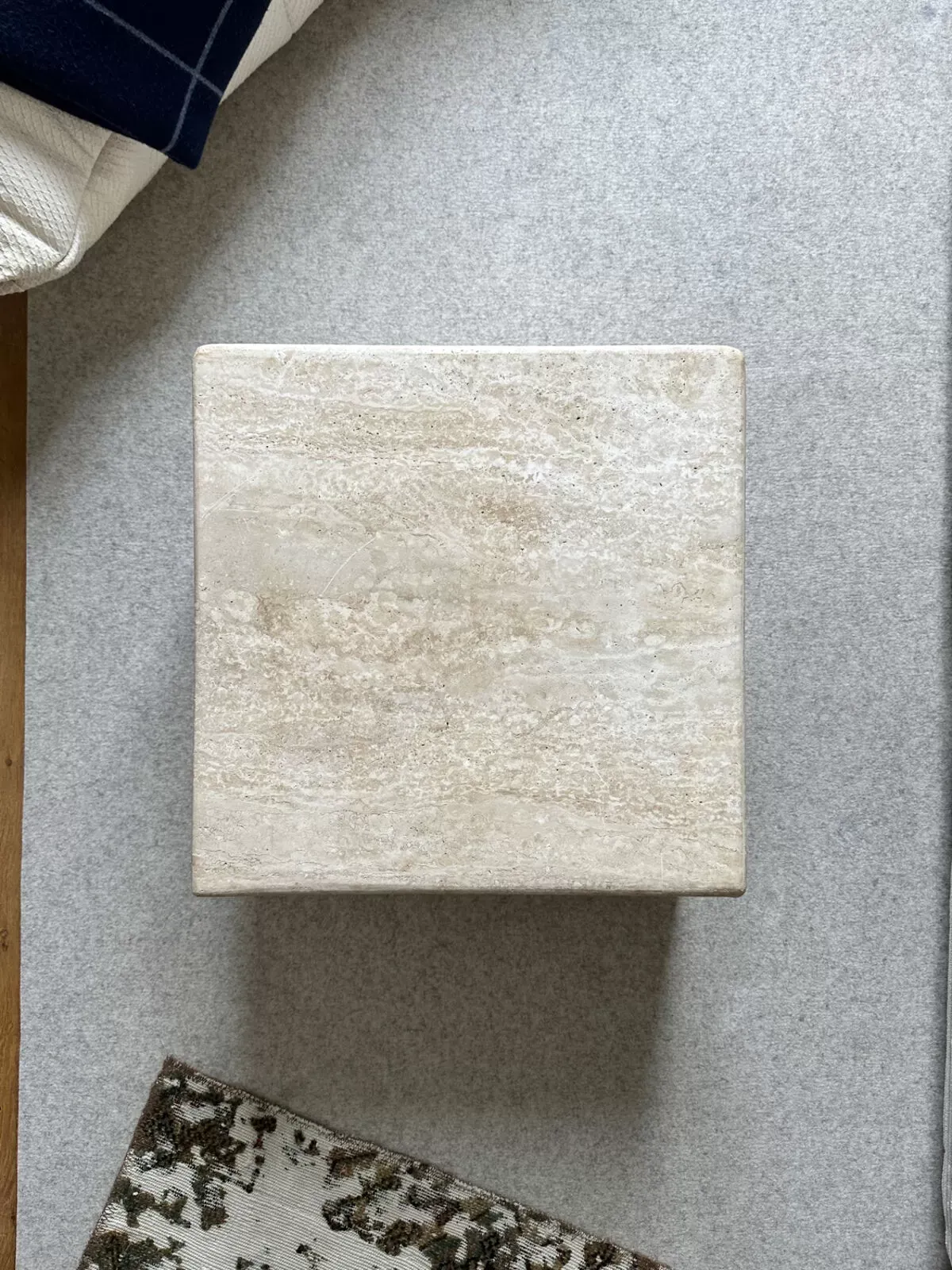 Illustration numéro 3 du produit Table basse en travertin