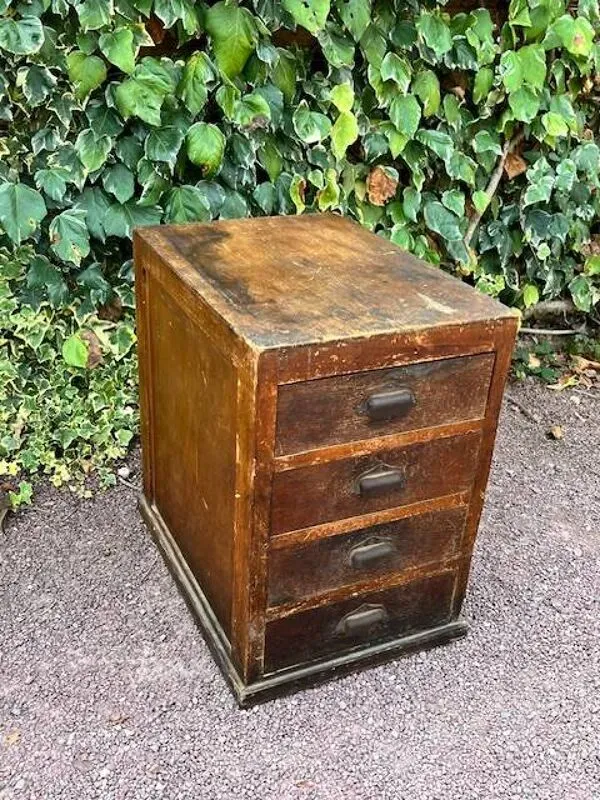 Illustration numéro 3 du produit Caisson - meuble de métier 4 tiroirs poignées coquilles