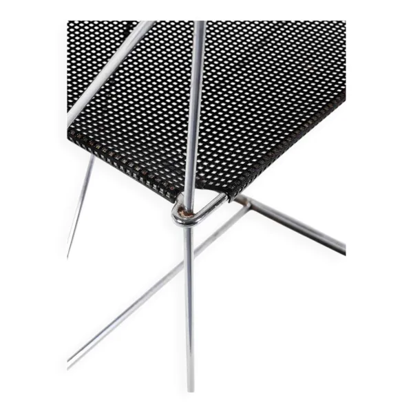 Illustration numéro 3 du produit Quatre chaises empilables Nuova X-Line de Niels Jorgen Haugesen pour Magis.