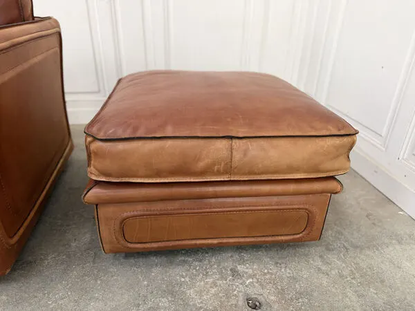 Illustration numéro 3 du produit Fauteuil club et son ottoman 1980