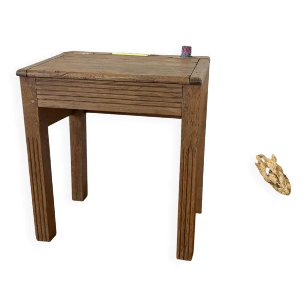 Illustration numéro 3 du produit Bureau d’écolier en chêne massif