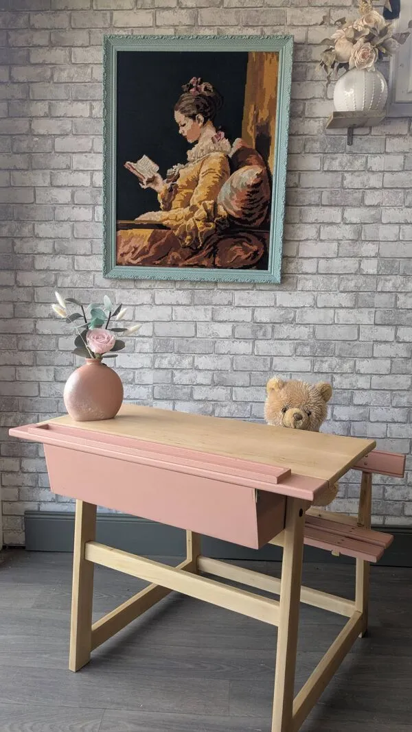 Illustration numéro 3 du produit Bureau d'écolier