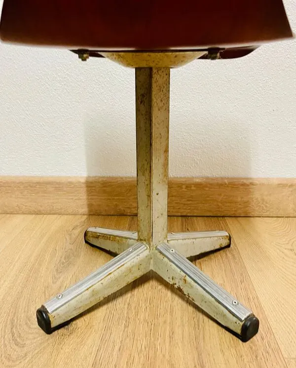 Illustration numéro 3 du produit Chaise d’école Galvanitas