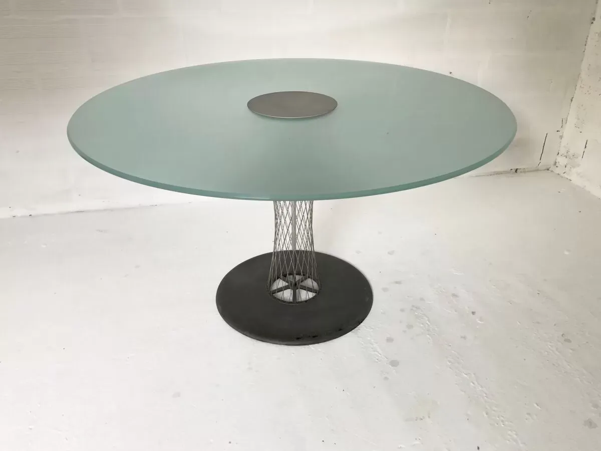 Illustration numéro 3 du produit Table ronde en verre d’ Andreas Störiko - B&B italia