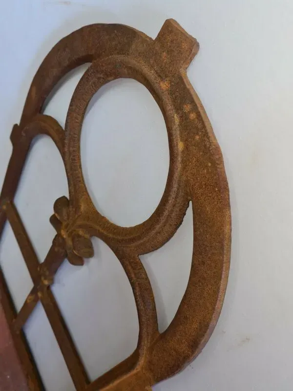 Illustration numéro 3 du produit Fenêtre en fonte