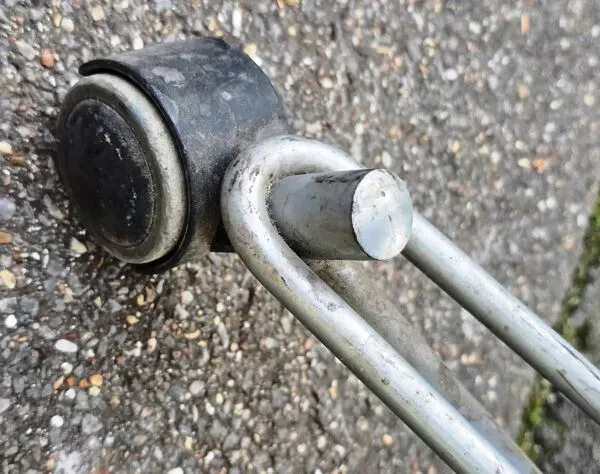 Illustration numéro 3 du produit Table vintage industrielle