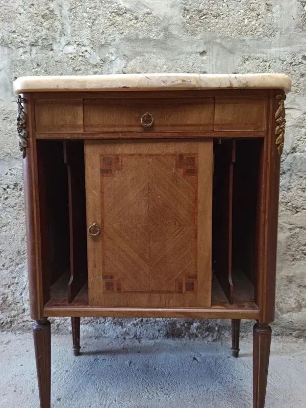 Illustration numéro 3 du produit Meuble d'entre deux dessus marbre style Louis XVI