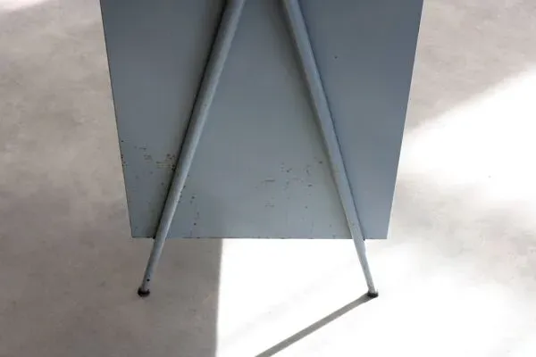 Illustration numéro 3 du produit Bureau vintage   style industriel   années 1960   bureau